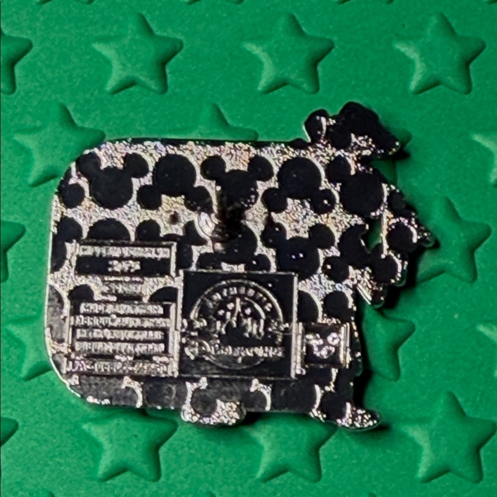 Walt Disney World 2025 Hidden Disney "D" Series Ezra Hitchhiking Ghost pin - Picture 3 of 3